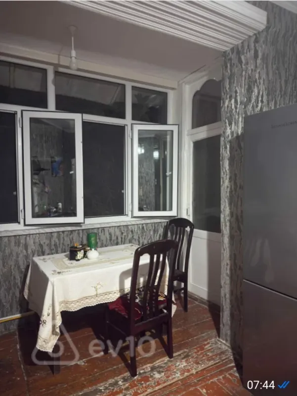 Kirayə verilir 3 otaqlı köhnə tikili 120 m²