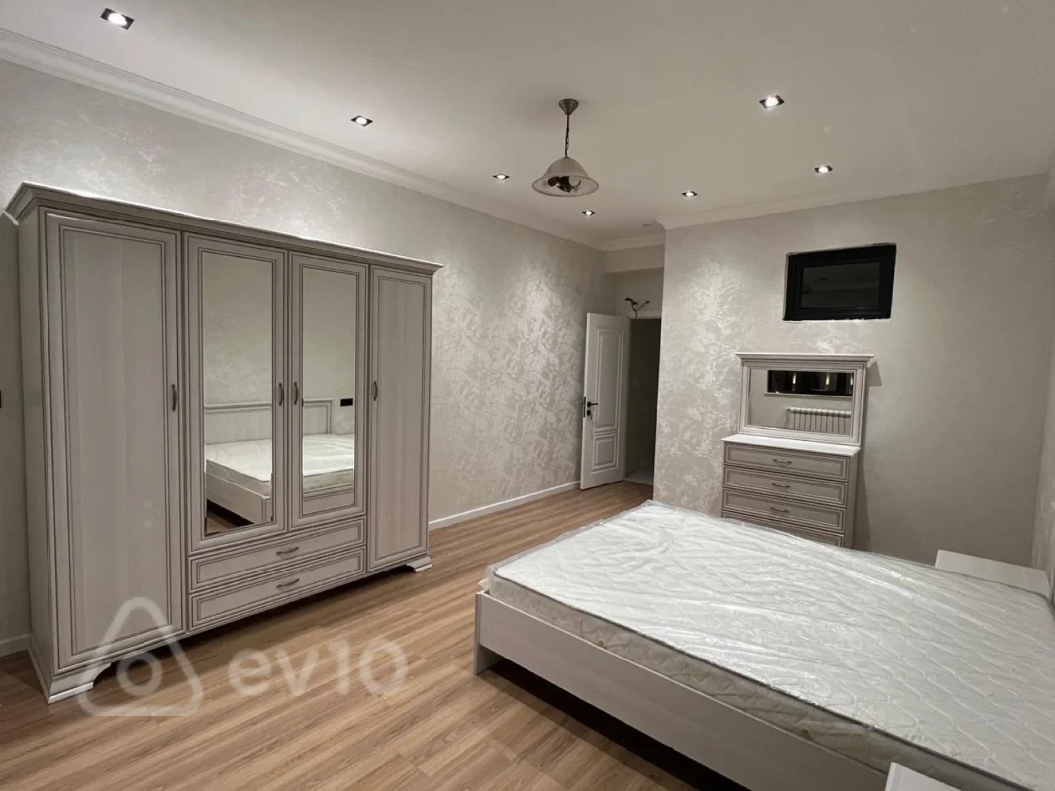 Kirayə verilir 3 otaqlı yeni tikili 113 m²