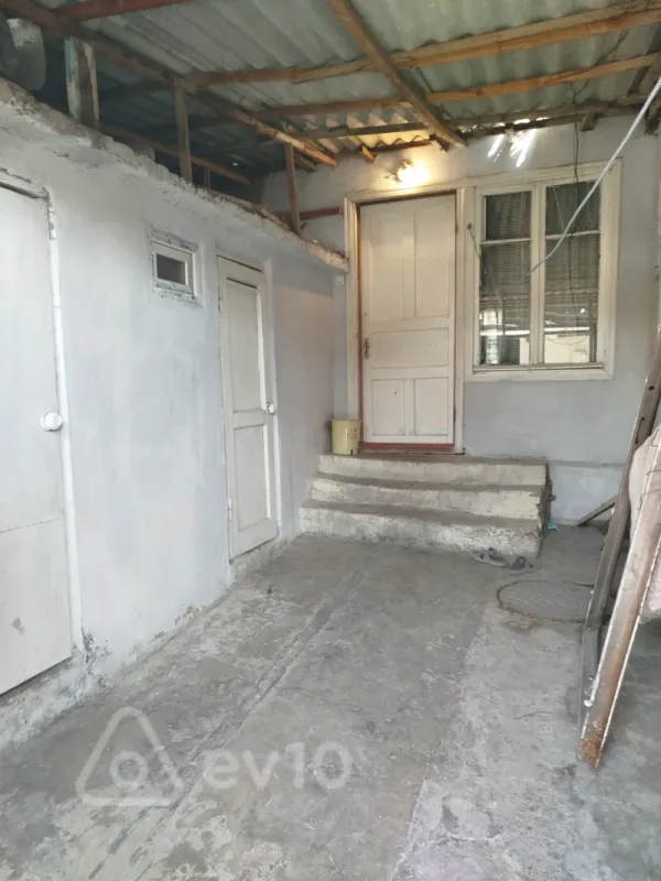 Kirayə verilir 2 otaqlı köhnə tikili 50 m²