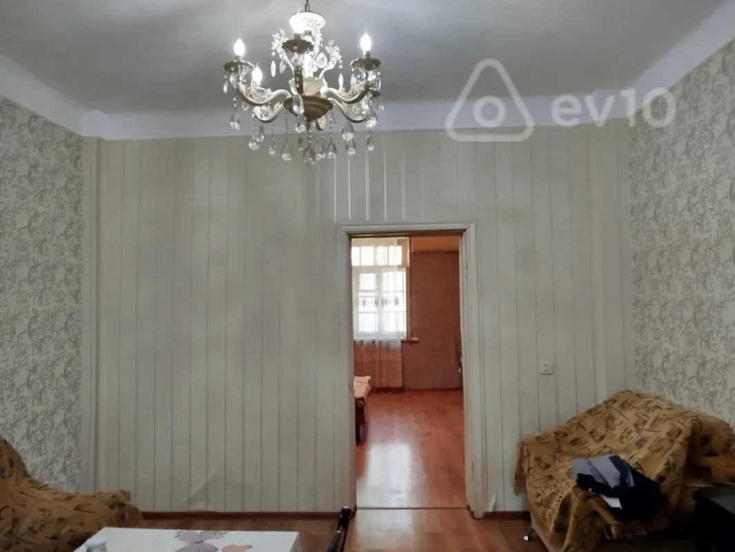 Kirayə verilir 2 otaqlı köhnə tikili 50 m²