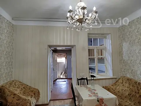 Kirayə verilir 2 otaqlı köhnə tikili 50 m²