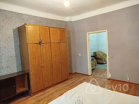 Kirayə verilir 2 otaqlı köhnə tikili 50 m²