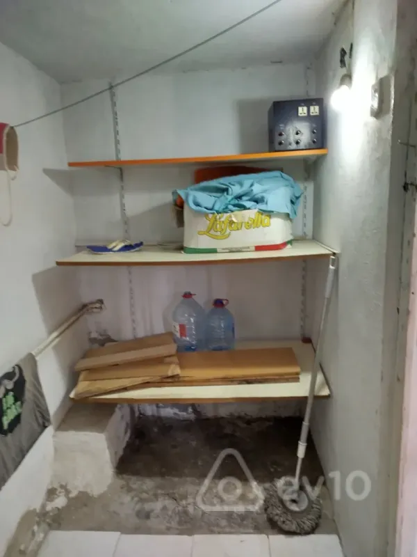 Kirayə verilir 2 otaqlı köhnə tikili 50 m²