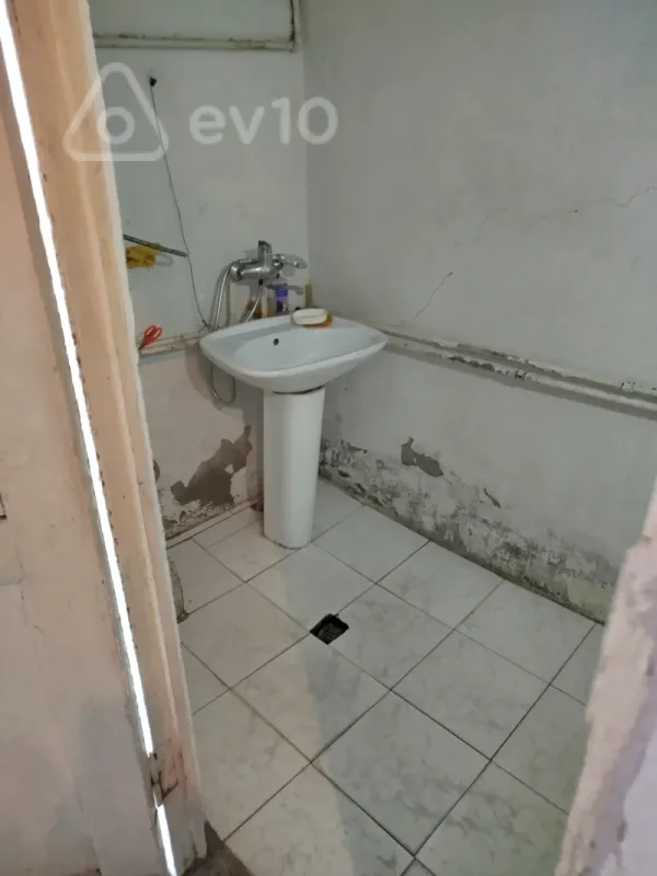 Kirayə verilir 2 otaqlı köhnə tikili 50 m²