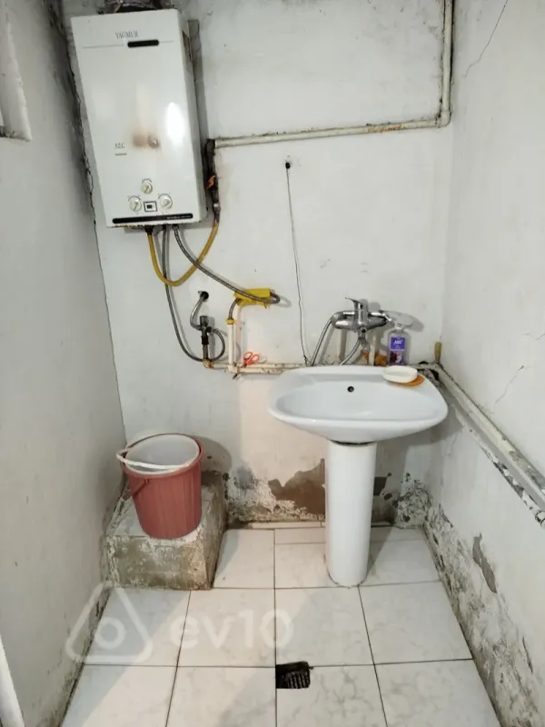 Kirayə verilir 2 otaqlı köhnə tikili 50 m²