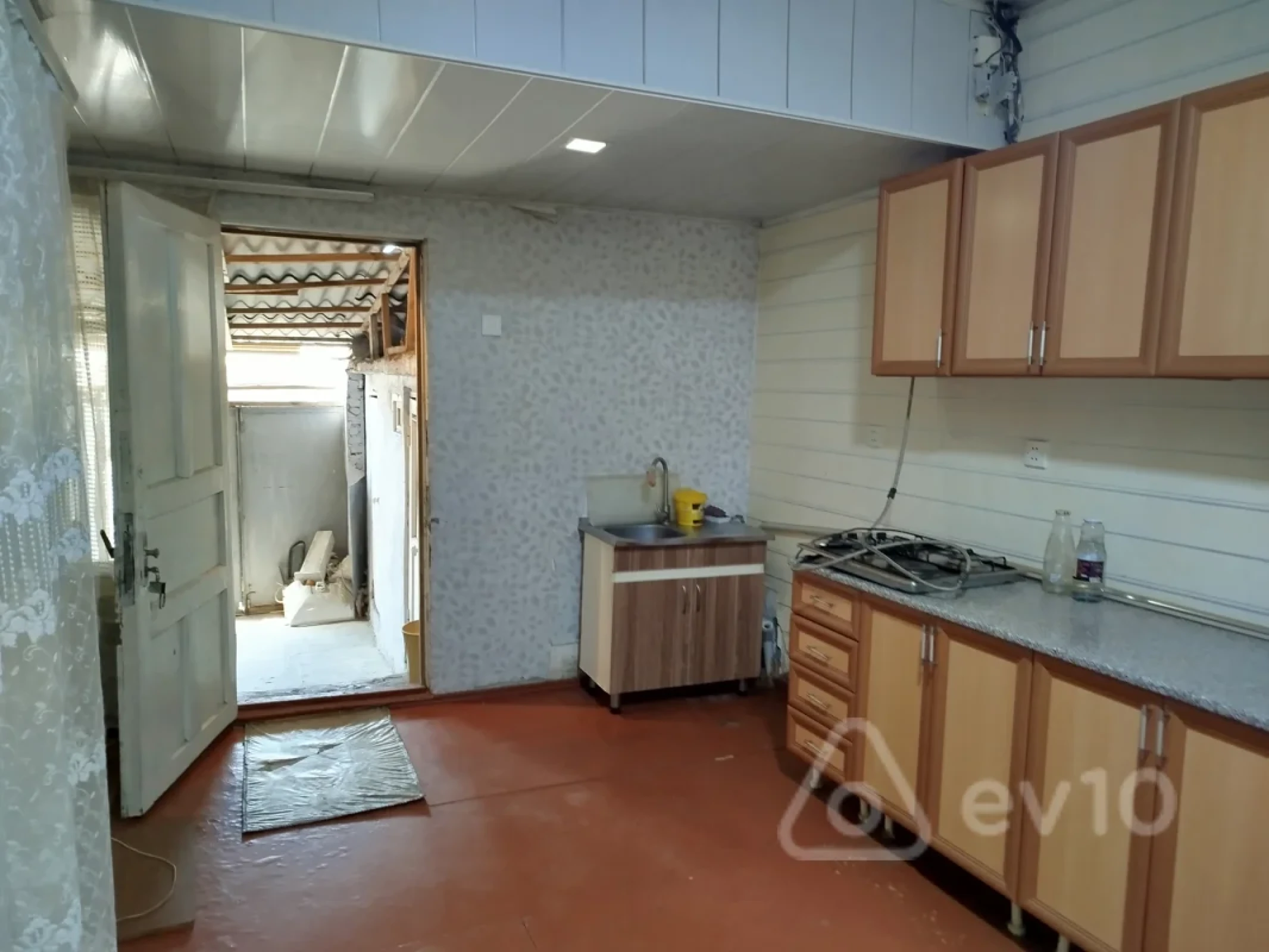 Kirayə verilir 2 otaqlı köhnə tikili 50 m²