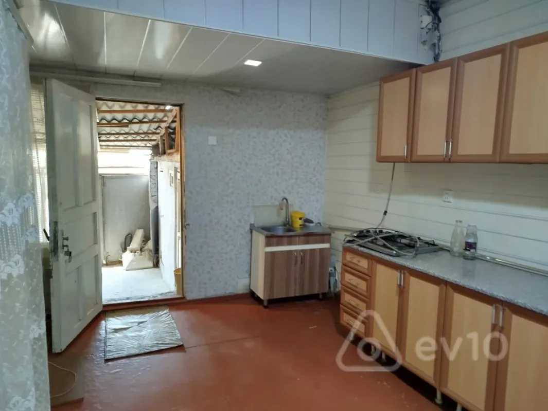 Kirayə verilir 2 otaqlı köhnə tikili 50 m²