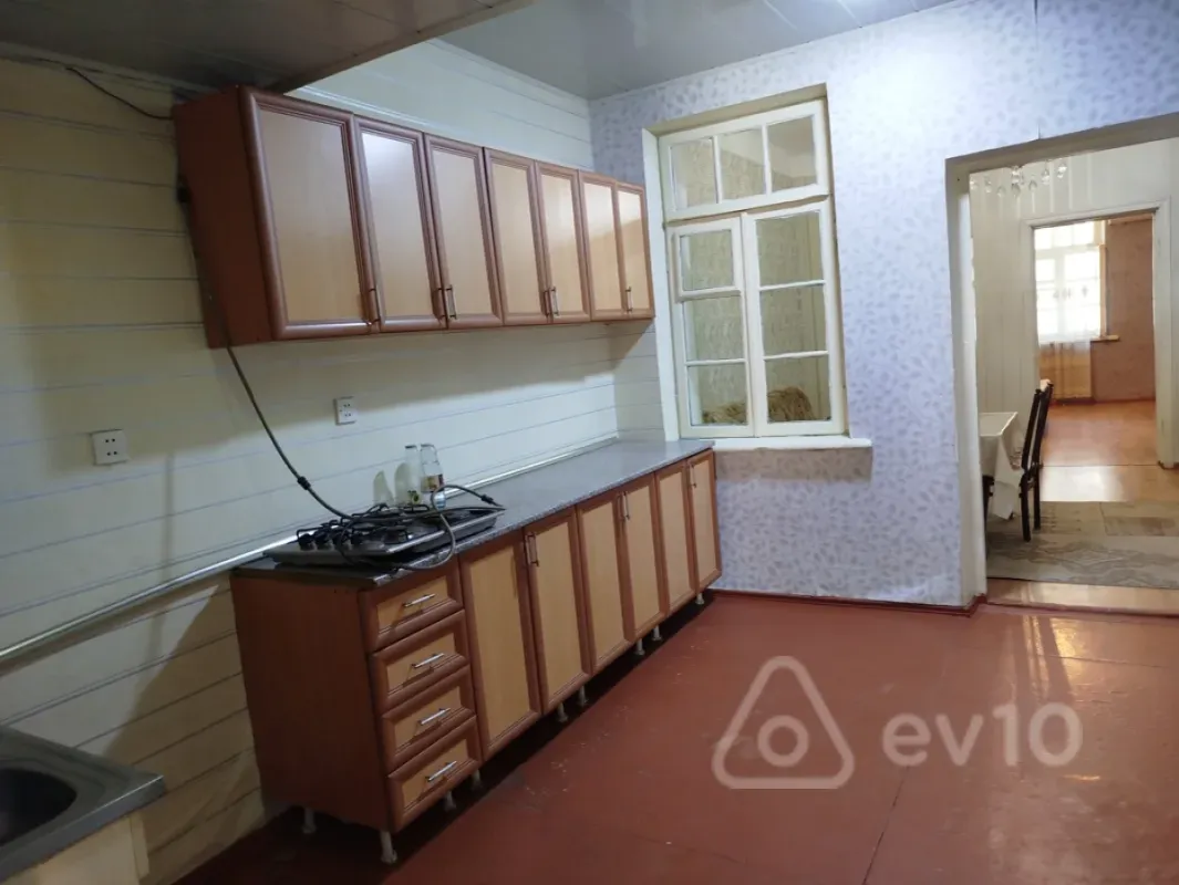 Kirayə verilir 2 otaqlı köhnə tikili 50 m²