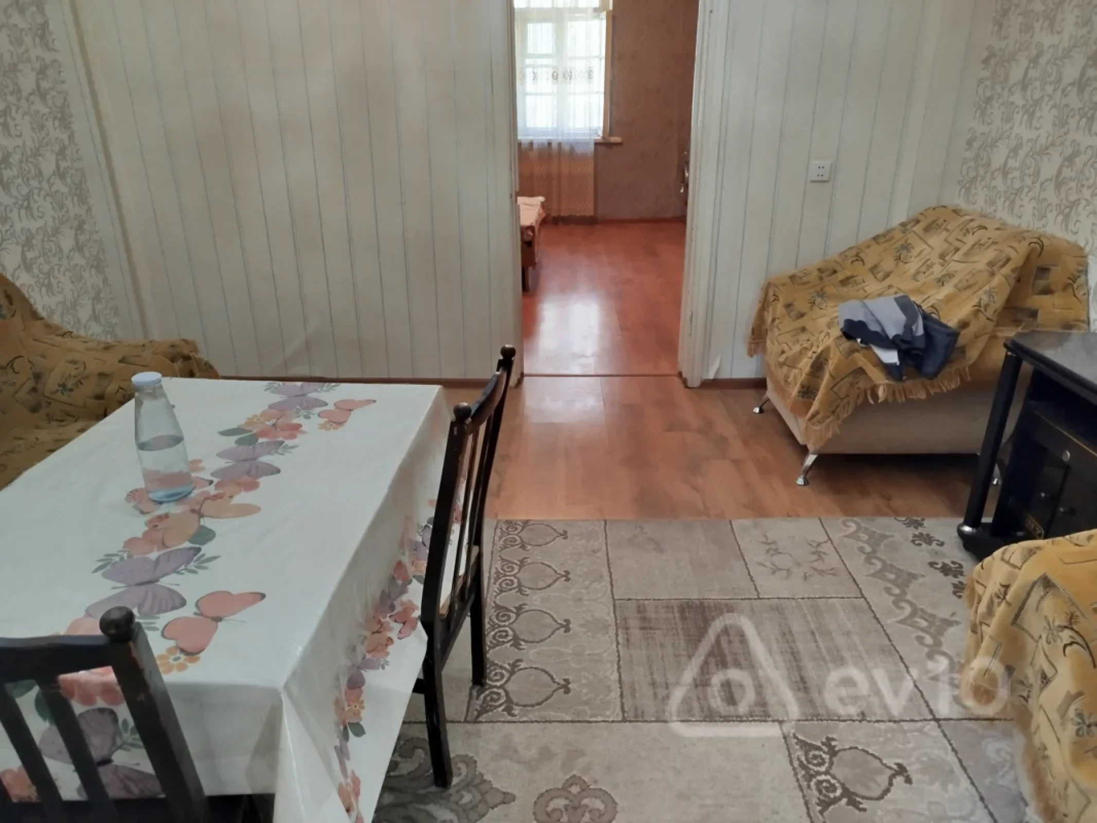 Kirayə verilir 2 otaqlı köhnə tikili 50 m²