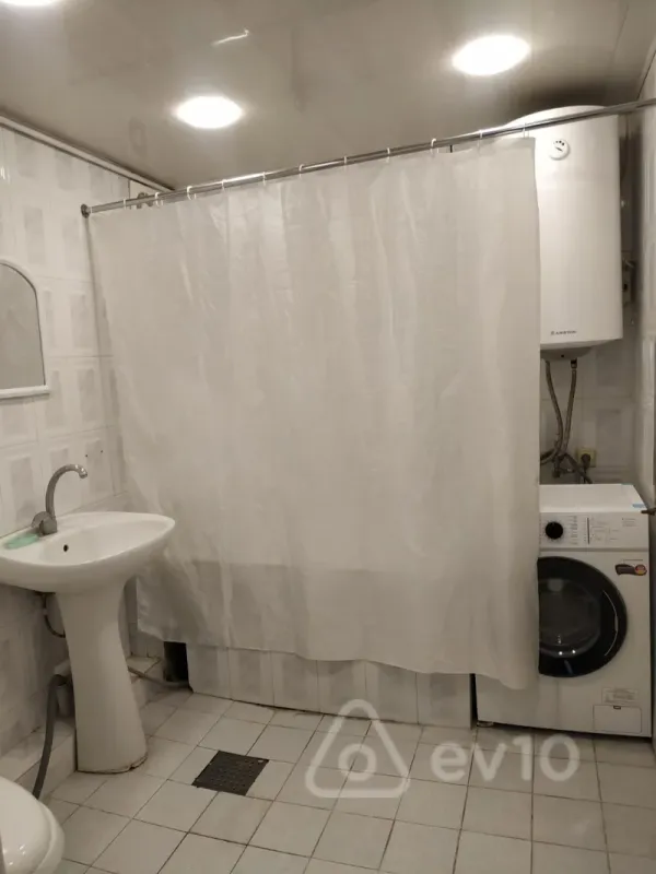 Kirayə verilir 3 otaqlı köhnə tikili 65 m²