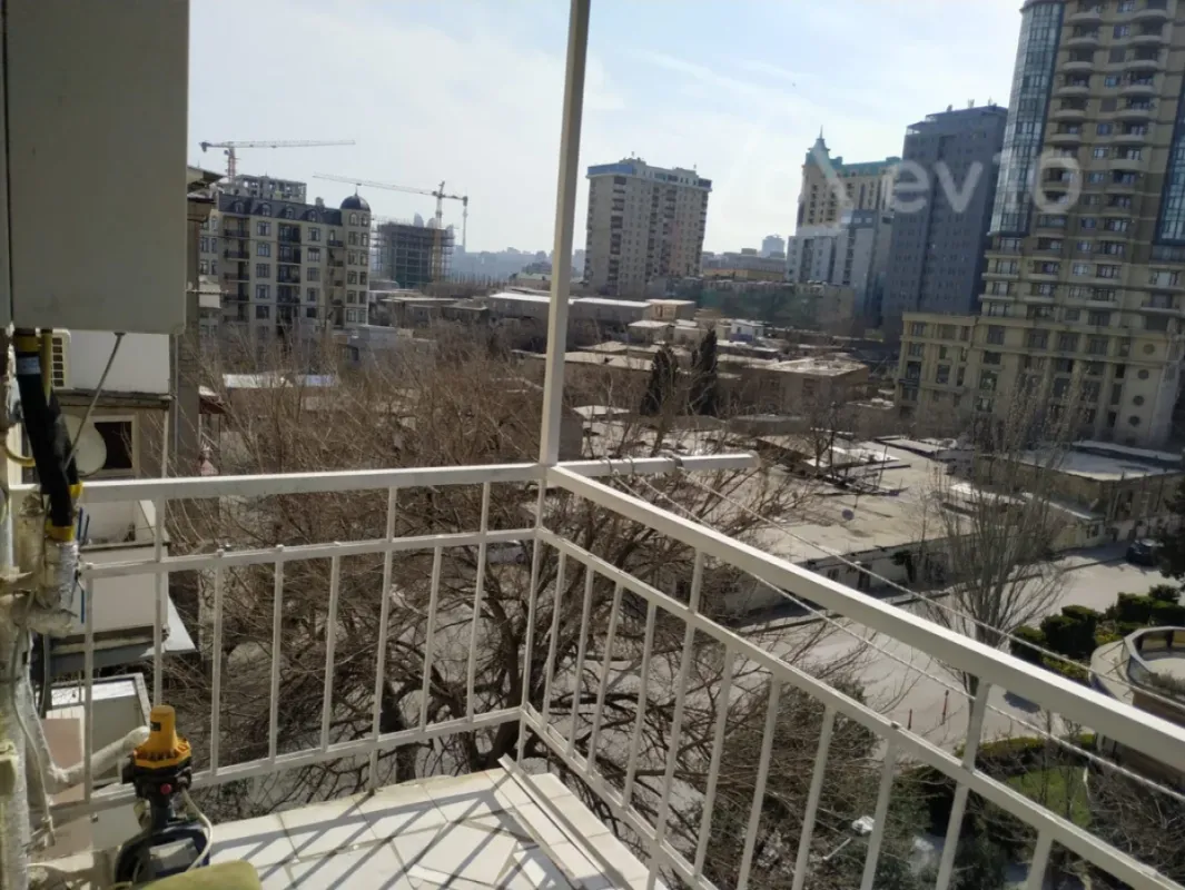 Kirayə verilir 3 otaqlı köhnə tikili 65 m²