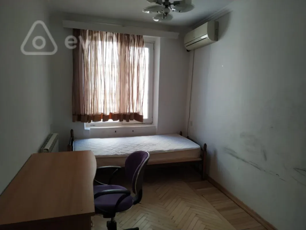 Kirayə verilir 3 otaqlı köhnə tikili 65 m²