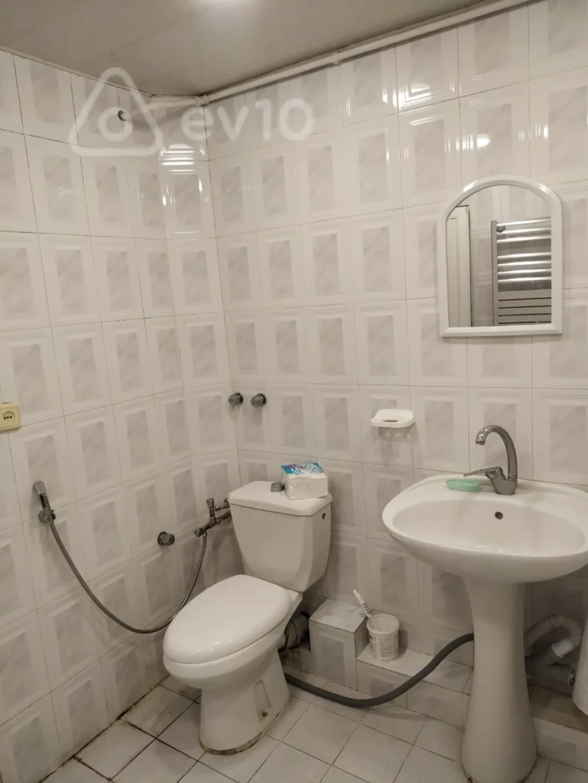 Kirayə verilir 3 otaqlı köhnə tikili 65 m²