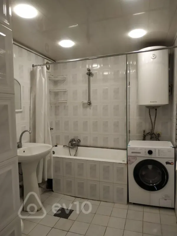 Kirayə verilir 3 otaqlı köhnə tikili 65 m²