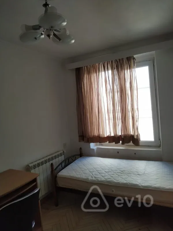 Kirayə verilir 3 otaqlı köhnə tikili 65 m²
