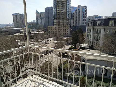 Kirayə verilir 3 otaqlı köhnə tikili 65 m²