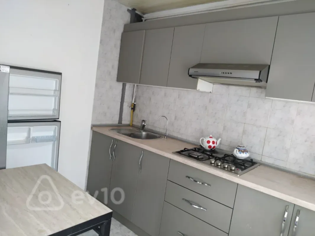 Kirayə verilir 3 otaqlı köhnə tikili 65 m²