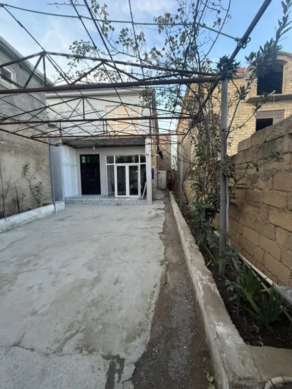 Satılır 6 otaqlı həyət evi 220 m²