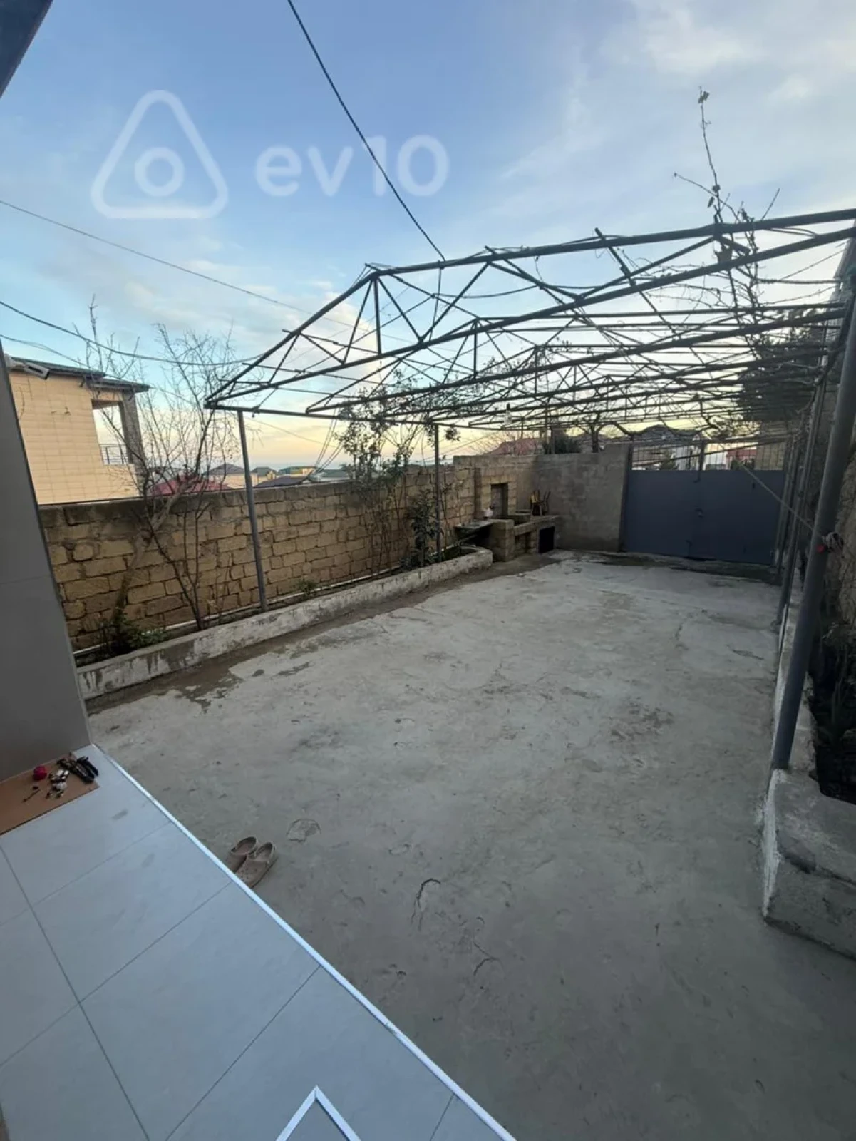 Satılır 6 otaqlı həyət evi 220 m²