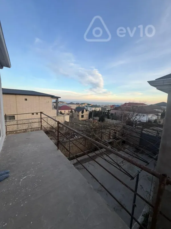 Satılır 6 otaqlı həyət evi 220 m²