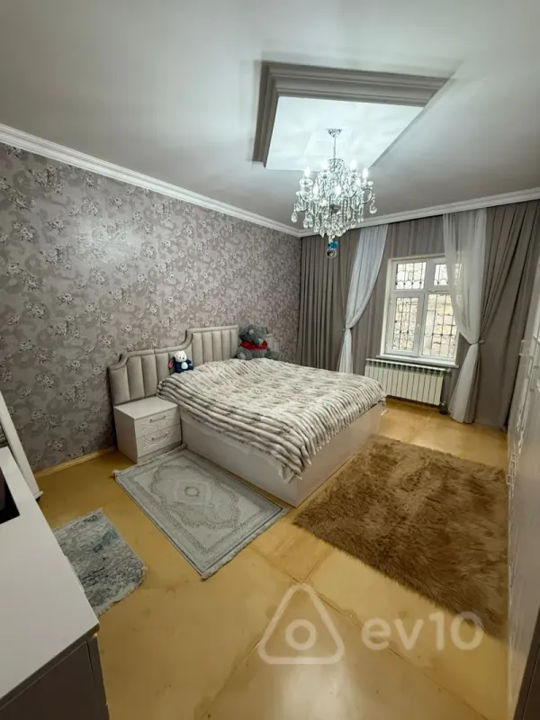 Satılır 6 otaqlı həyət evi 220 m²