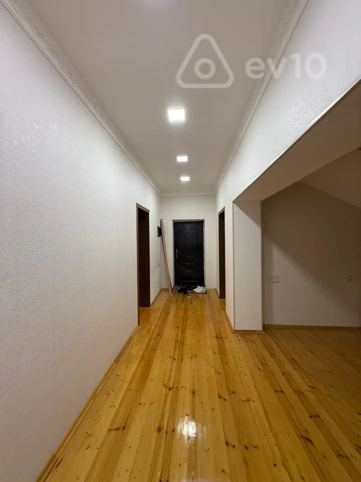 Satılır 8 otaqlı həyət evi 240 m²