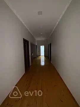 Satılır 8 otaqlı həyət evi 240 m²