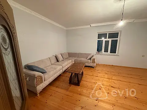Satılır 8 otaqlı həyət evi 240 m²