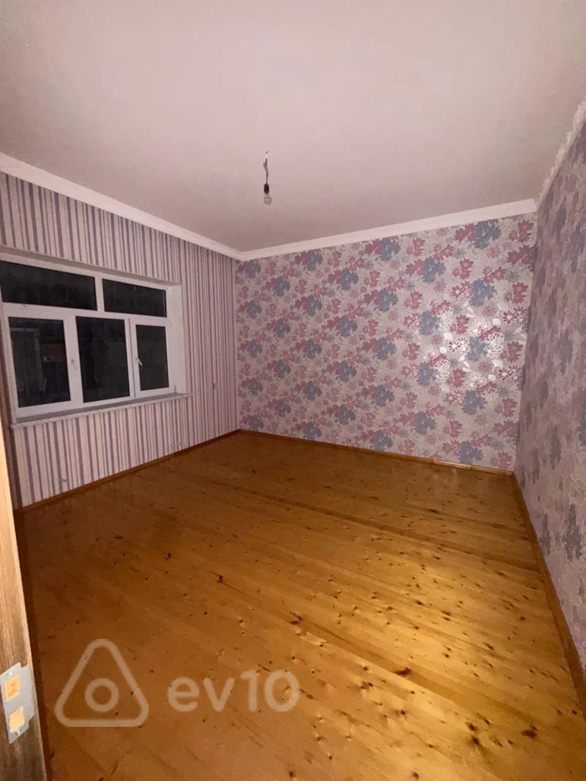 Satılır 8 otaqlı həyət evi 240 m²