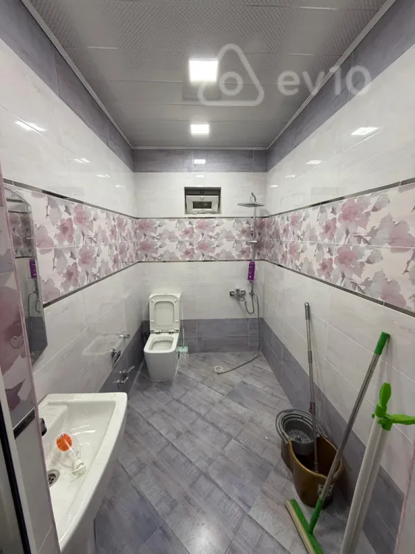 Satılır 8 otaqlı həyət evi 240 m²