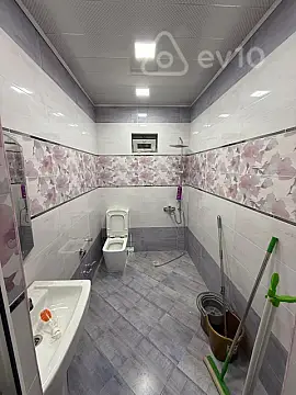 Satılır 8 otaqlı həyət evi 240 m²
