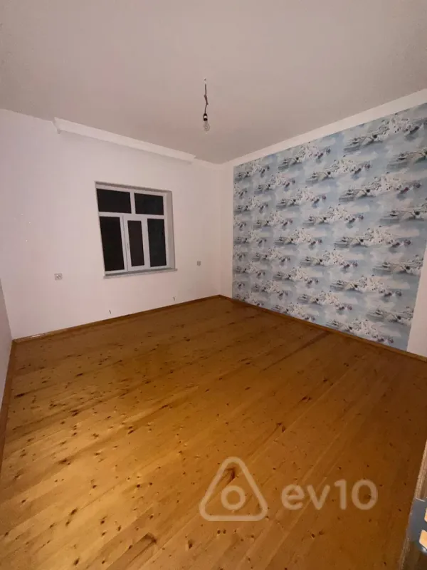 Satılır 8 otaqlı həyət evi 240 m²