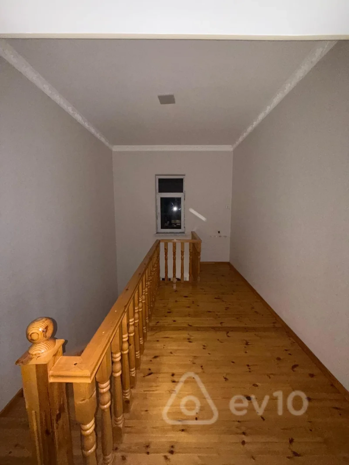 Satılır 8 otaqlı həyət evi 240 m²