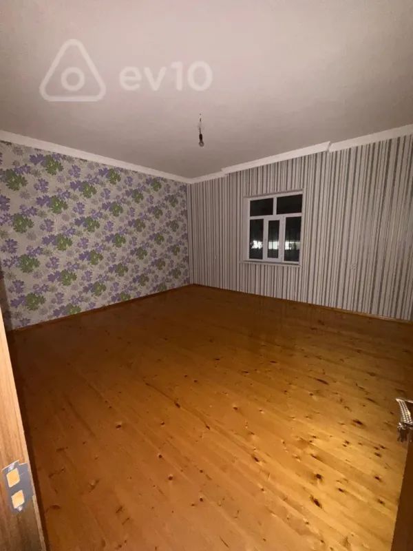 Satılır 8 otaqlı həyət evi 240 m²