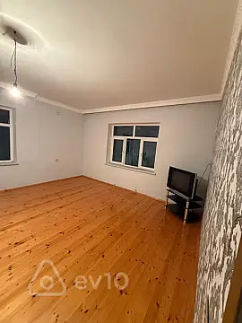 Satılır 8 otaqlı həyət evi 240 m²