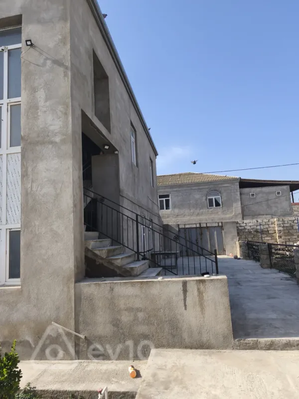 Satılır 5 otaqlı həyət evi 208 m²