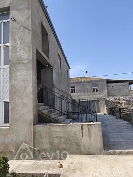 Satılır 5 otaqlı həyət evi 208 m²