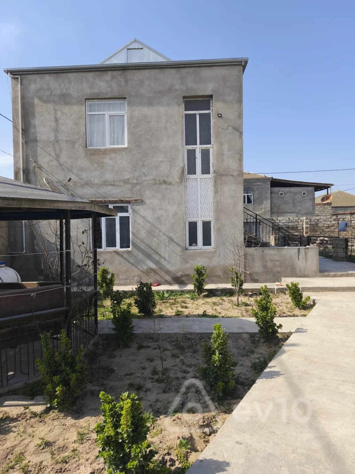 Satılır 5 otaqlı həyət evi 208 m²
