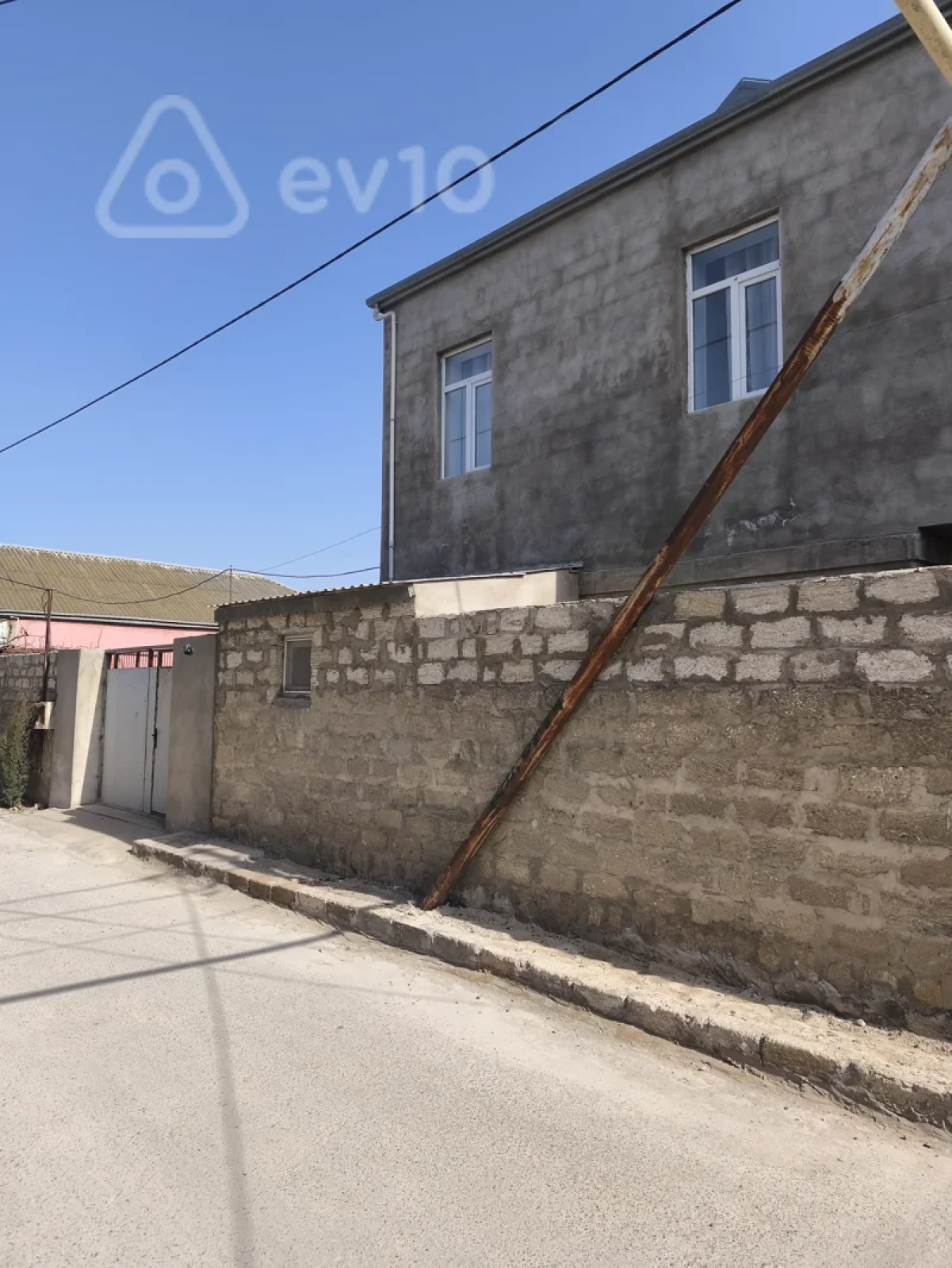 Satılır 5 otaqlı həyət evi 208 m²