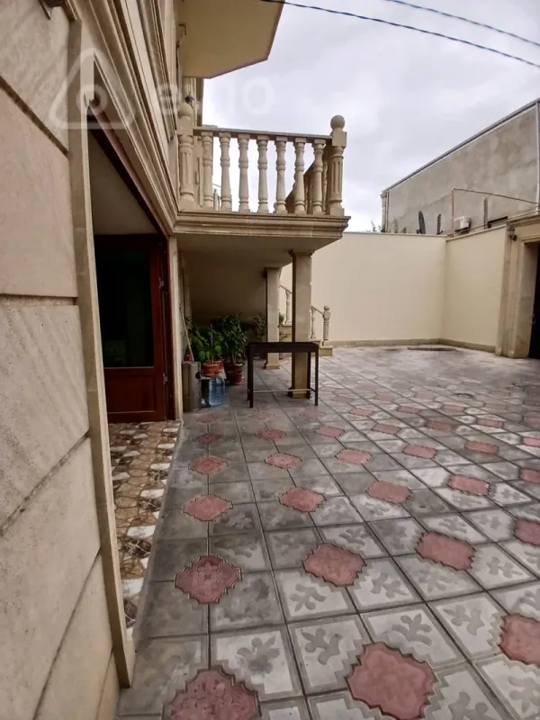 Satılır 6 otaqlı həyət evi 250 m²