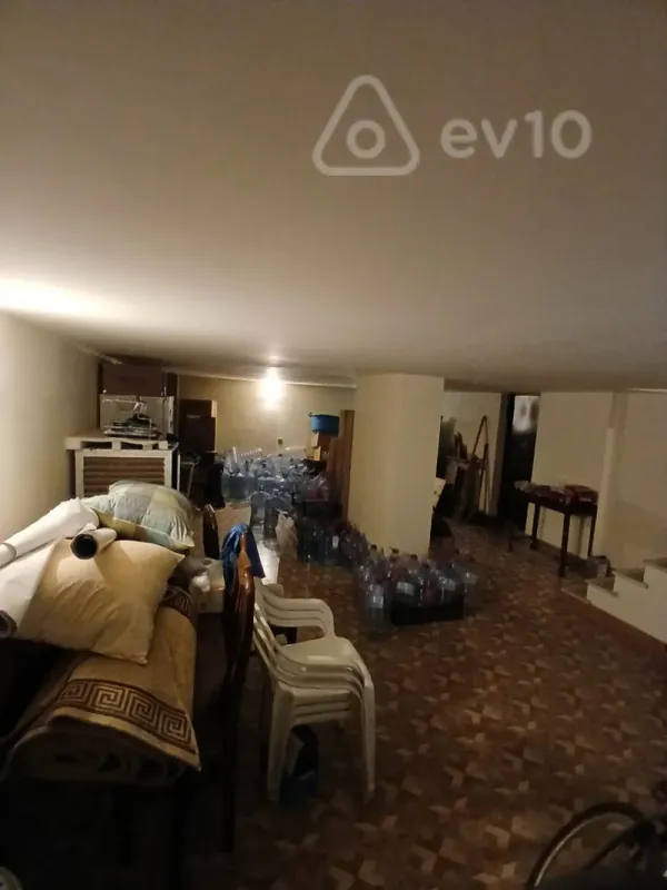 Satılır 6 otaqlı həyət evi 250 m²