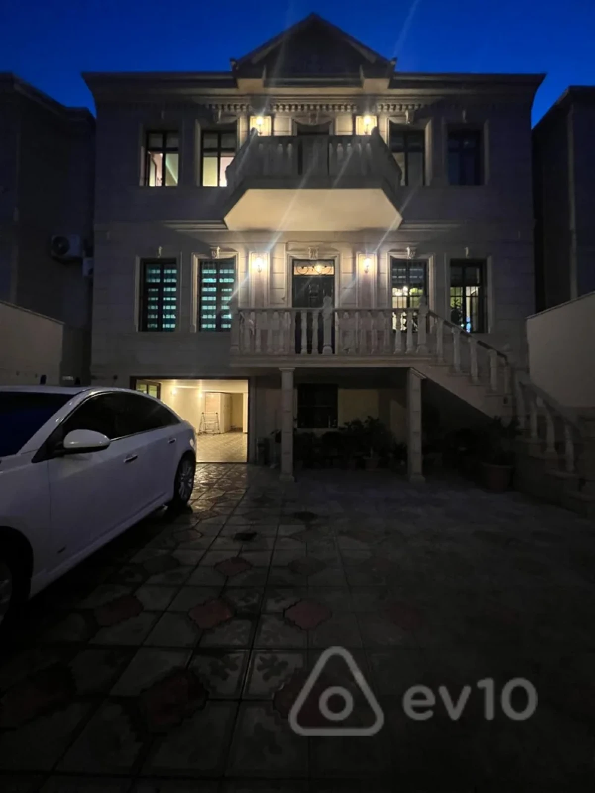 Satılır 6 otaqlı həyət evi 250 m²