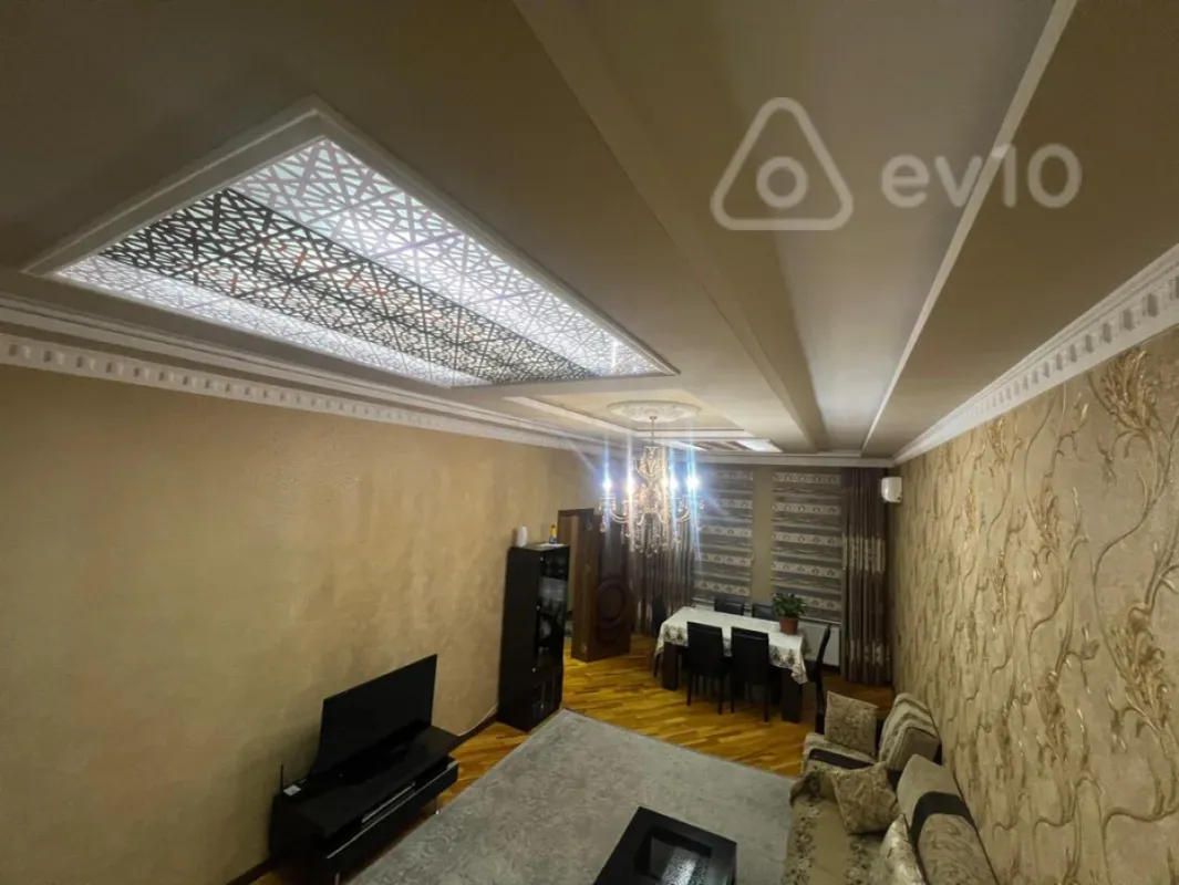 Satılır 6 otaqlı həyət evi 250 m²