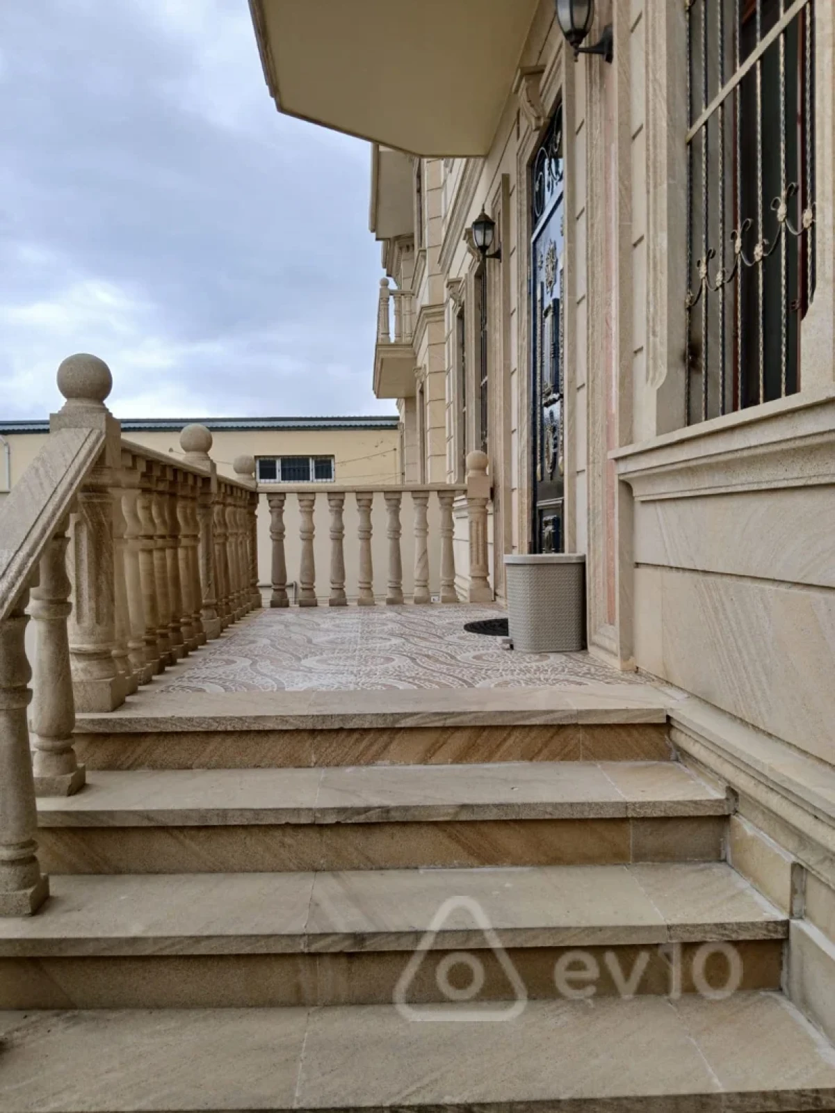 Satılır 6 otaqlı həyət evi 250 m²