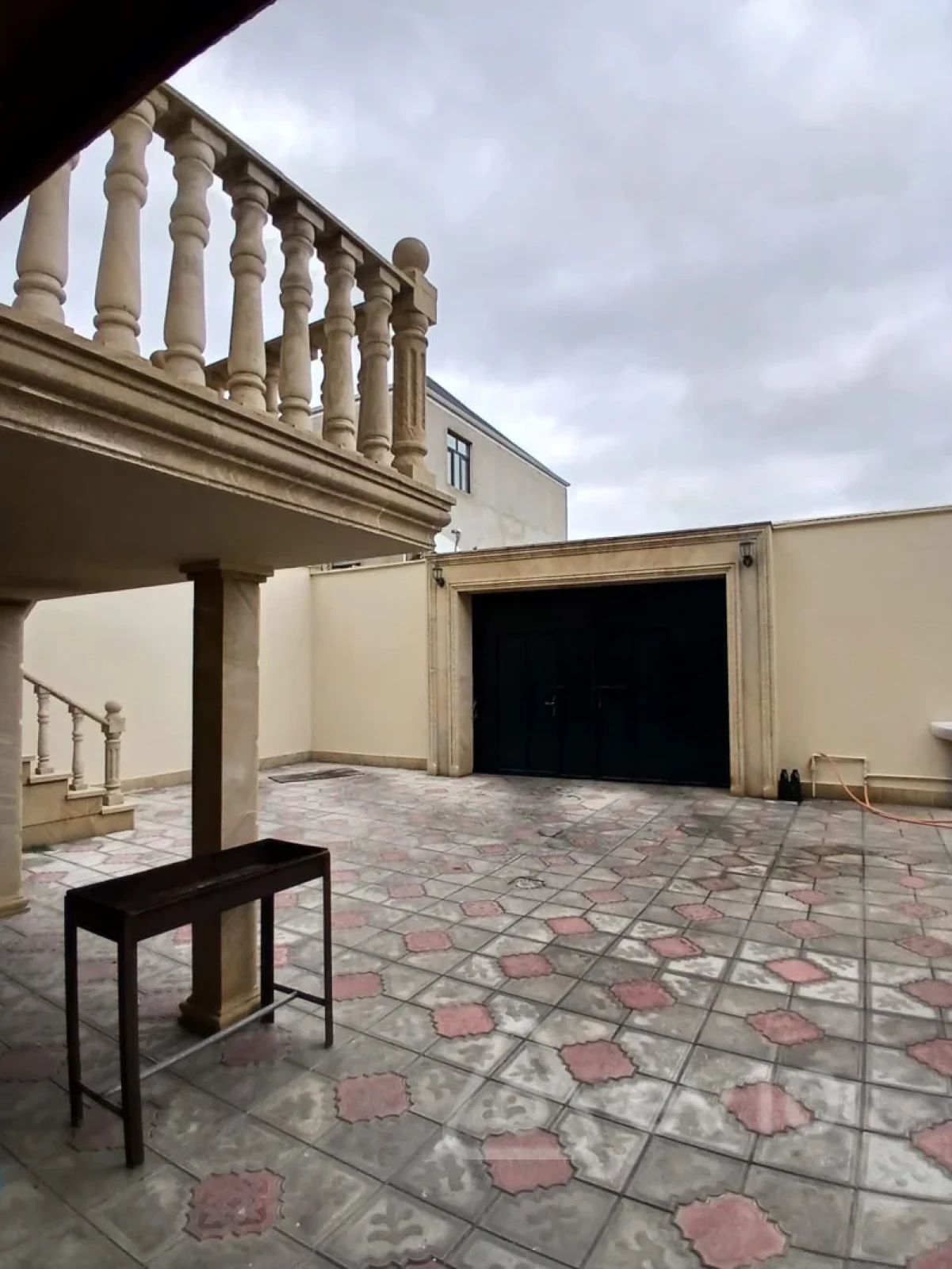 Satılır 6 otaqlı həyət evi 250 m²