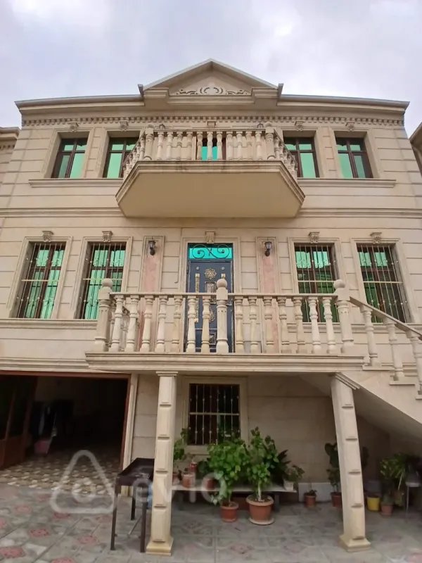 Satılır 6 otaqlı həyət evi 250 m²