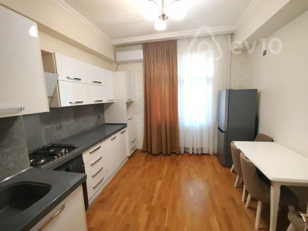 Kirayə verilir 2 otaqlı yeni tikili 70 m²