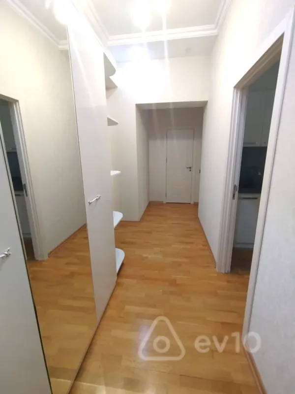 Kirayə verilir 2 otaqlı yeni tikili 70 m²