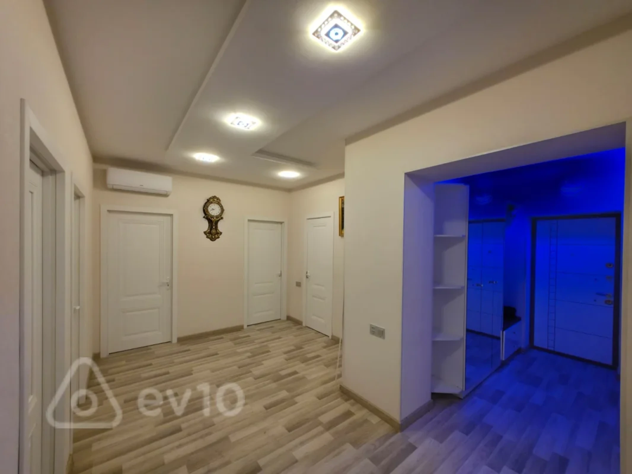 Kirayə verilir 4 otaqlı yeni tikili 148 m²