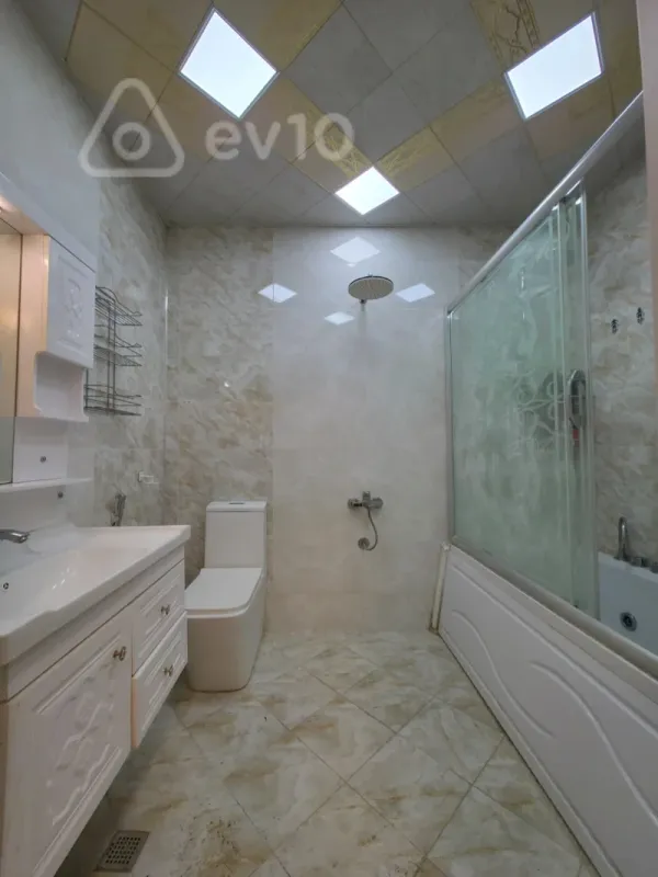 Kirayə verilir 4 otaqlı yeni tikili 148 m²